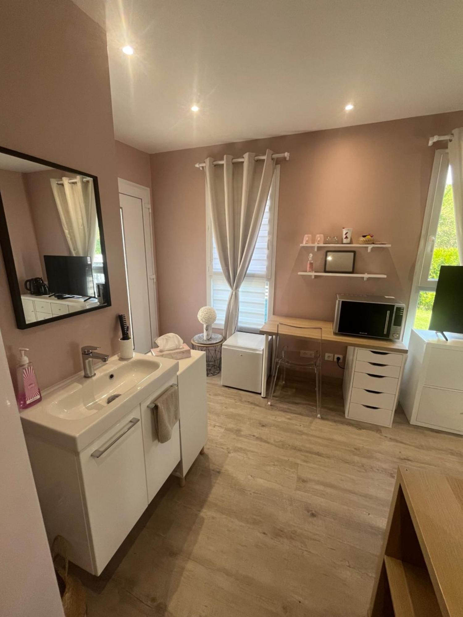 Appartamento Dependance Prive Saint-Thibault-des-Vignes Esterno foto